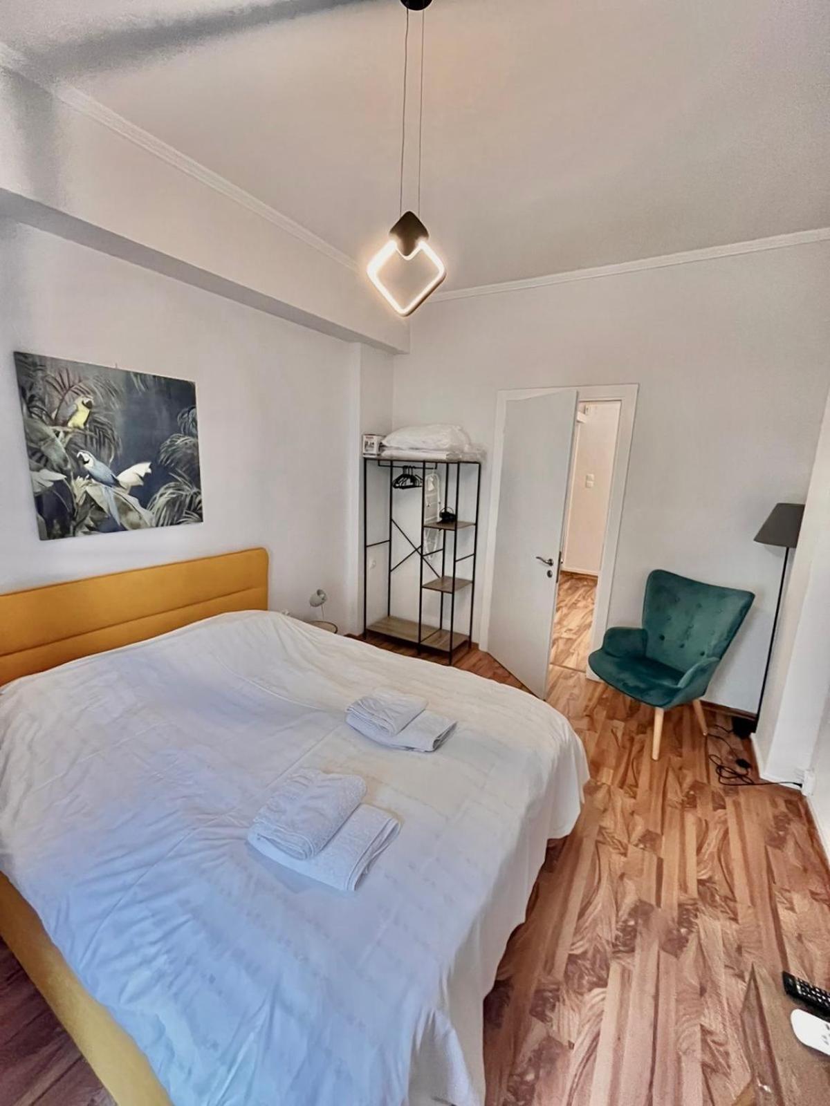 Modern Cozy Central Flat パトラ エクステリア 写真