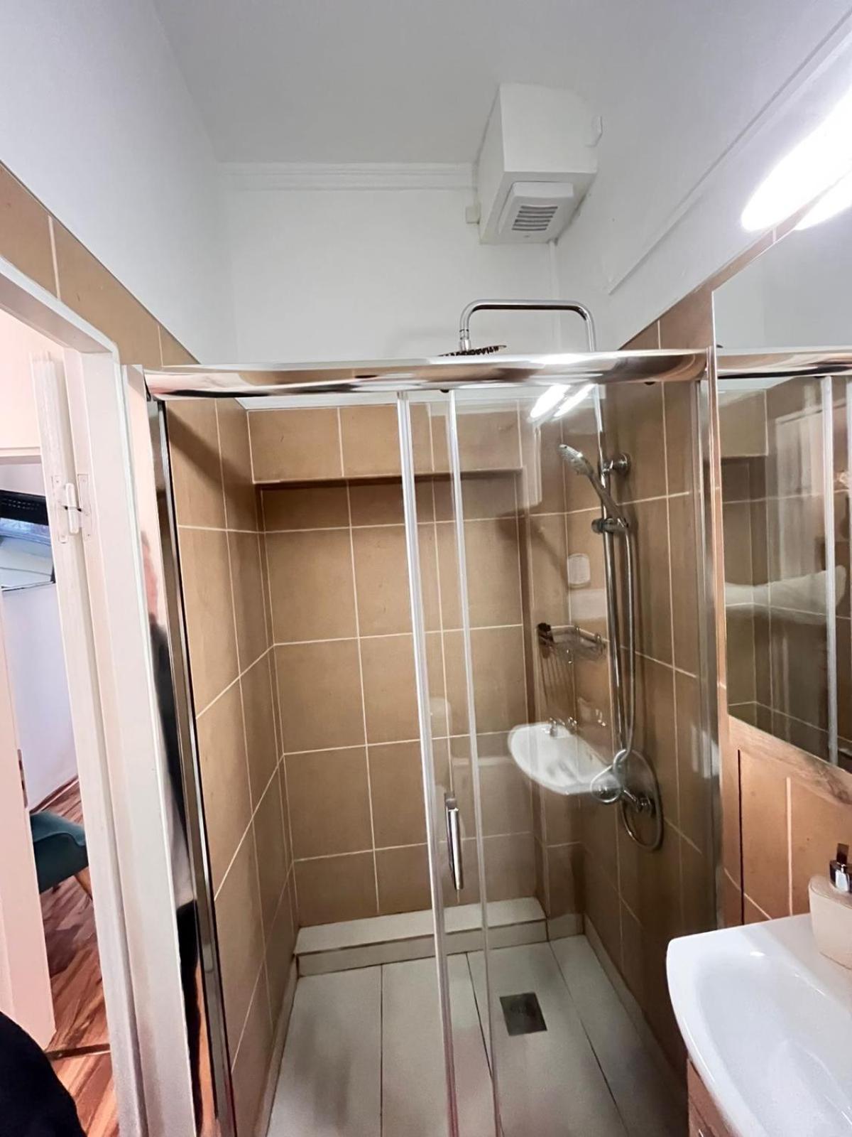 Modern Cozy Central Flat パトラ エクステリア 写真